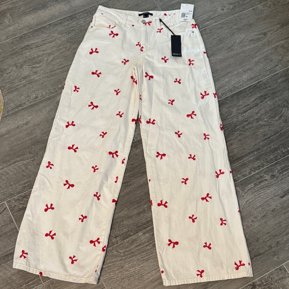 Forever 21 White Pants with Red bow Pattern Size M